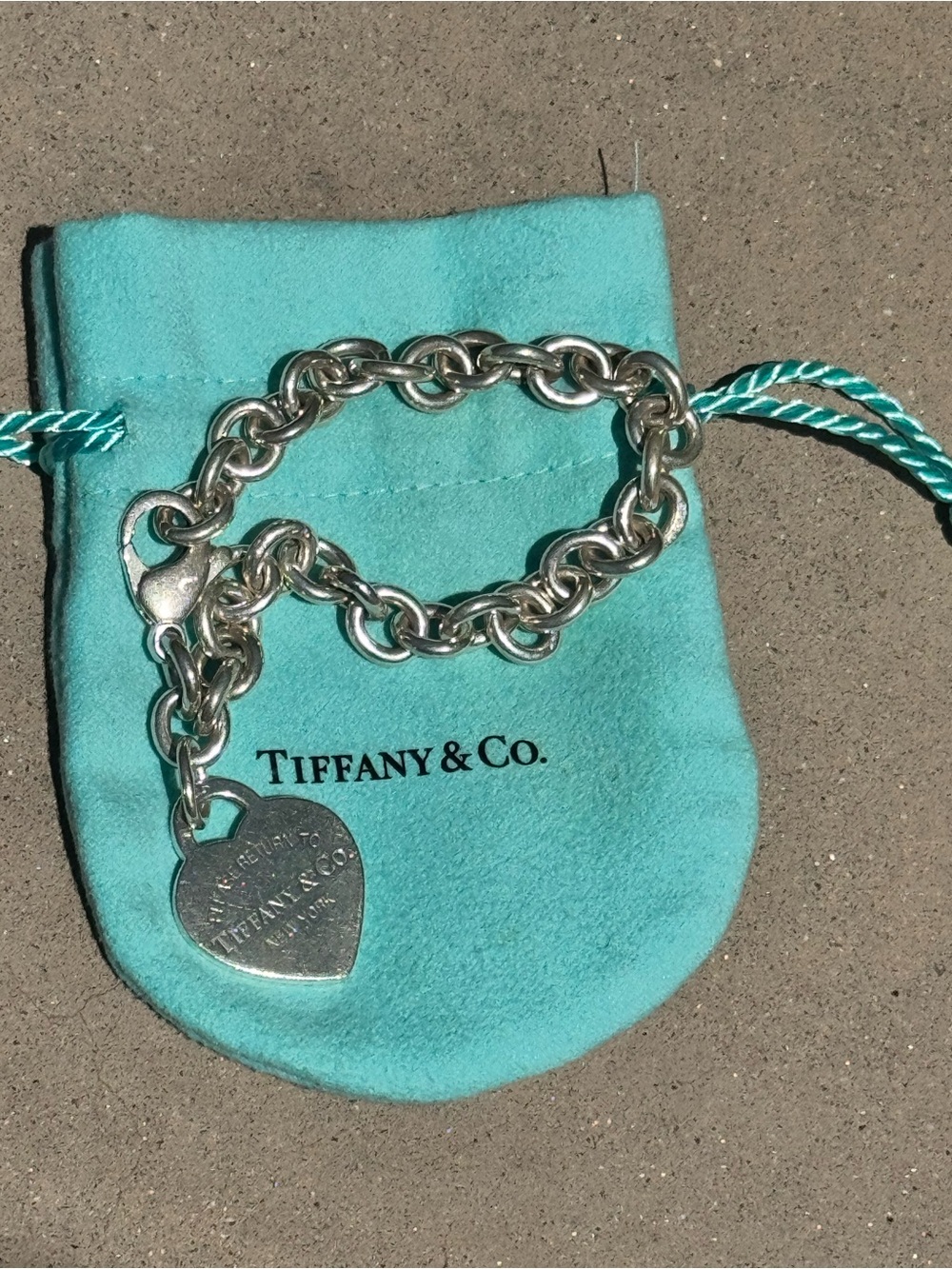 Tiffany & Co. iconic Return to Tiffany® Heart Tag Bracelet 925 Sterling, 8" - Picture 2 of 12